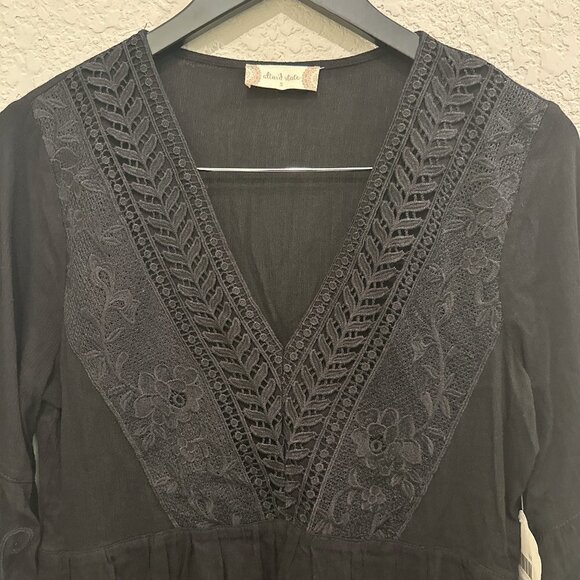 NWT Altar’d State Women's Black V-Neckline Tunic Tops Size Small - Picture 4 of 8